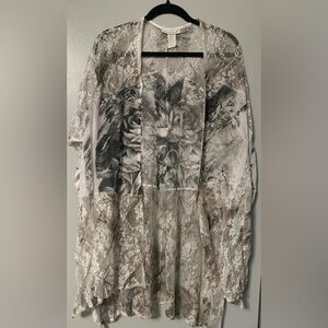 KEREN hart Lace Topper in black and White